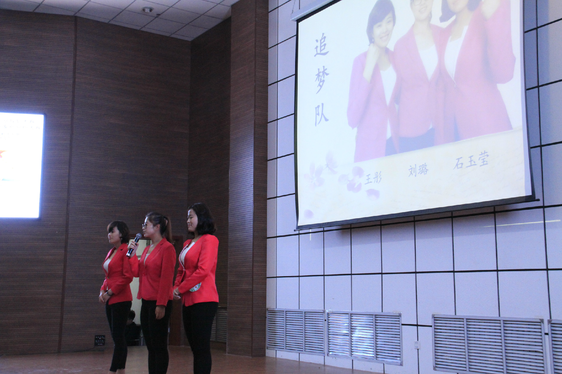 实践周基础部（大学生职业生涯规åˆ?创业者案例分析） 034.jpg